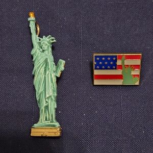 Statue of Liberty Keychain and Pin Set